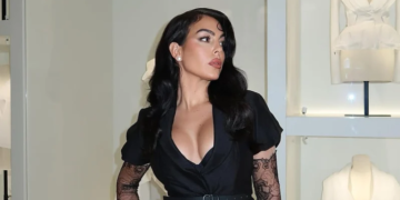 Georgina kopirala izdanje s modne piste iz 1999. godine: Ko ga je bolje iznio?