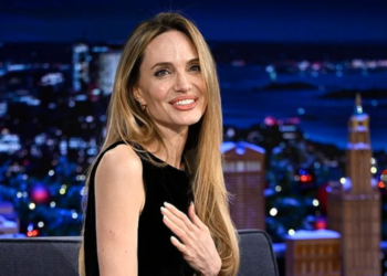 Angelina Jolie u televizijskoj emisiji pojavila se bez cipela, imala je dobar razlog