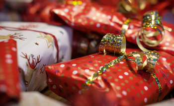 Zanimljive božićne tradicije za koje niste čuli: Pivo, rolanje do crkve i “seljak koji čuči”