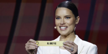 Adriana Lima obilježila je žrijeb za Svjetsko klupsko prvenstvo, blistala u jednobojnoj kombinaciji