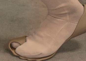 Balenciaga neobičnim dizajnom nadmašila samu sebe: Pogledajte njihove nove “cipele”