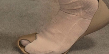 Balenciaga neobičnim dizajnom nadmašila samu sebe: Pogledajte njihove nove “cipele”