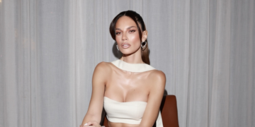 Danijela Dimitrovska naglasila dekolte: Bijela boja kao idealan modni odabir za praznike