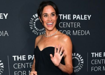 Meghan Markle zablistala u crnoj haljini bez naramenica, princ Harry nije bio uz nju