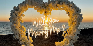 Javne prosidbe su sve češće, a mnogima izazivaju neprijatnost: Je li to romantičan gest ili vrsta prisile?