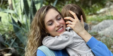 Hana Huljić objavila prvu fotografiju s kćerkicom Albom i sinom Tonijem