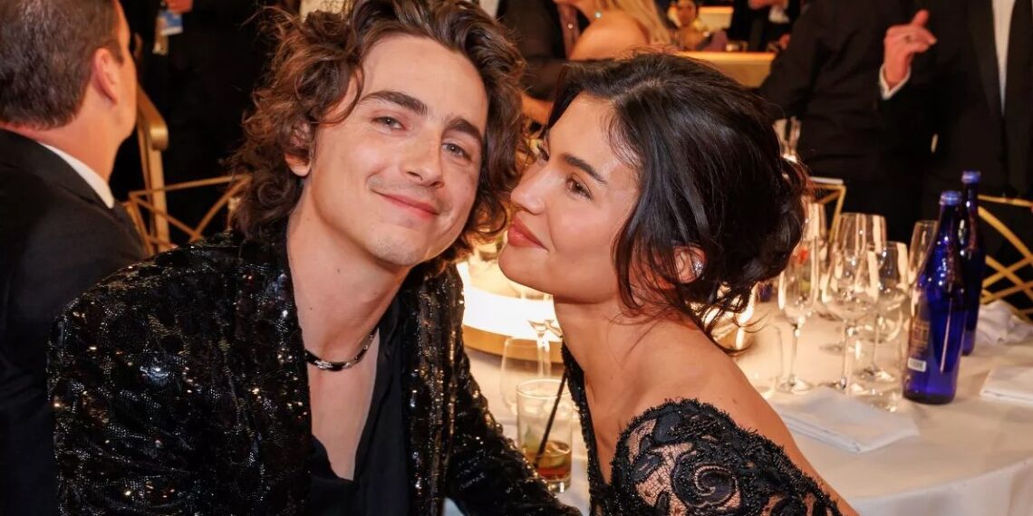 Usred glasina o prekidu Timothée Chalame i Kylie Jenner viđeni zajedno: On joj čuva leđa!