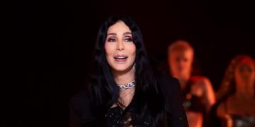 Cher tvrdi da ju je muzički producent i osuđeni ubica pitao za seks: “Ponašao se čudno”