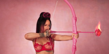 Rihanna u providnom grudnjaku, halterima i tangama izazvala oduševljenje fanova