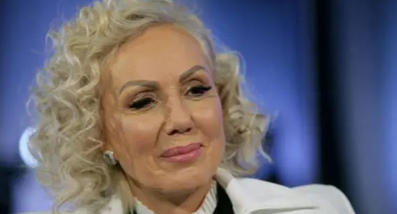 Lepa Brena na ivici suza zbog odlaska sinova: “Teško mi je kad prolazim pored praznih soba”