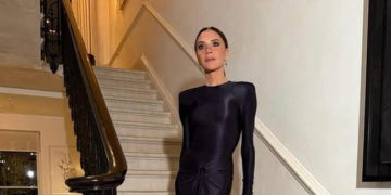 Nepogrešivi modni stil Victorije Beckham: Nosila haljinu koja je hit ove sezone