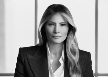 Objavljen zvanični portret Melanije Trump, pozirala u sakou od 3.000 dolara