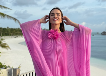 Severina u lepršavoj haljini boje fuksije na Maldivima: Biste li nosili komad koji košta 1.700 eura?