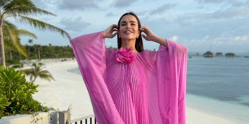 Severina u lepršavoj haljini boje fuksije na Maldivima: Biste li nosili komad koji košta 1.700 eura?