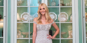 Trumpova kćerka na svečanoj večeri u haljini prekrivenoj kristalima: Modni izbor izazvao brojne kritike