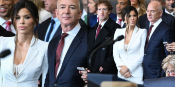 Lauren Sanchez u atraktivnom izdanju na inauguraciji Trumpa: Ispod sakoa nazire se čipkani grudnjak