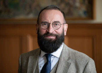 Mađarski gay orgijaš, suosnivač stranke Orbana vraća se na scenu nakon skandala