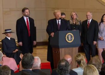 Trump dao prisegu za Ameriku, Biden pomilovao svoju obitelj od “političkog progona”