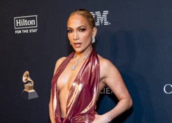 Jennifer Lopez na dodijeli Grammya nosila izazovnu dekoltiranu haljinu