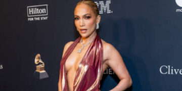 Jennifer Lopez na dodijeli Grammya nosila izazovnu dekoltiranu haljinu