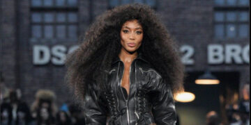 Naomi Campbell prošetala modnom pistom u Milanu i pokazala zašto je i dalje ikona mode