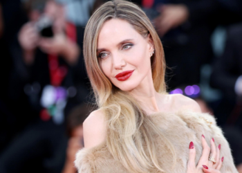 Angelina Jolie optužila Brad Pitta i Jennifer Aniston da su skovali zavjeru protiv nje