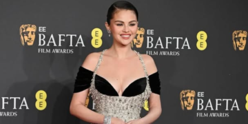 Selena Gomez dubokim dekolteom izmamila uzdahe, fanovi je obasuli komplimentima