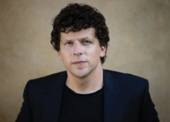 Jesse Eisenberg prozvao svjetske moćnike i bogataše: “Zašto ne provodite dane čineći dobro za svijet?”