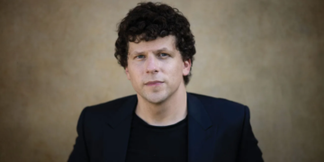 Jesse Eisenberg prozvao svjetske moćnike i bogataše: “Zašto ne provodite dane čineći dobro za svijet?”