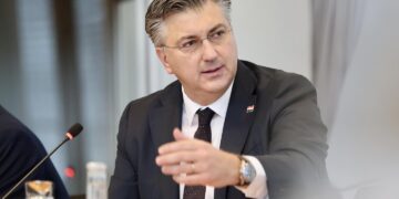 Mafijaško legaliziranje 200.000 nekretnina dok umirovljenici primaju jad i tugu.