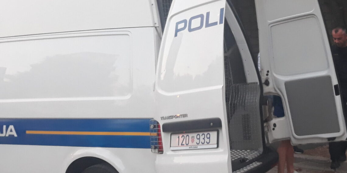 Policija i službe koordinirano dogovaraju lociranja i uhićenja.