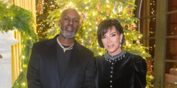 Kris Jenner objavila fotografiju s 25 godina mlađim dečkom, fanovi poručili: “Izgleda starije od nje”