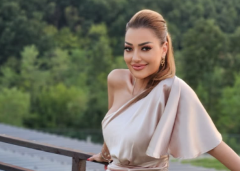 Pjevačica šokirala priznanjem: Biznismeni su imali intimne odnose na stolu, meni su naredili da čučnem i pjevam