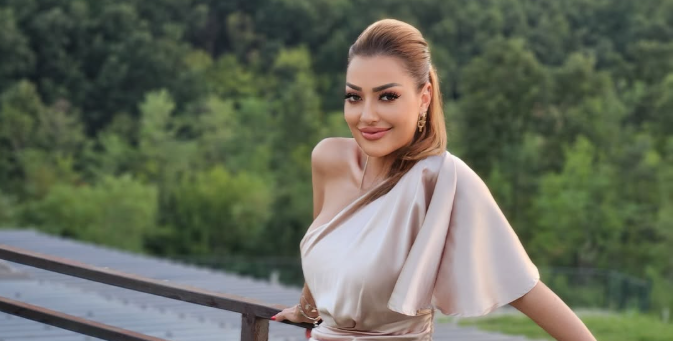 Pjevačica šokirala priznanjem: Biznismeni su imali intimne odnose na stolu, meni su naredili da čučnem i pjevam