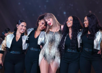 Taylor Swift nagradila svoj tim s 197 miliona dolara nakon turneje “Eras Tour”, član ekipe skoro pao u nesvijest