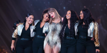 Taylor Swift nagradila svoj tim s 197 miliona dolara nakon turneje “Eras Tour”, član ekipe skoro pao u nesvijest