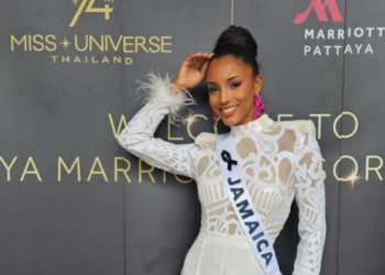 Manekenka koja je pala sa scene na izboru za Miss Universe je u kritičnom stanju, imala krvarenje u mozgu