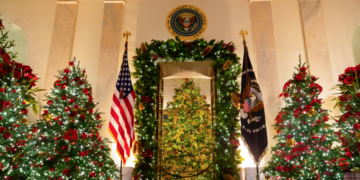 Melania Trump okitila Bijelu kuću: Okačila i Donaldovu fotografiju snimljenu nakon što je ranjen