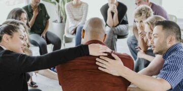 Samoća unatoč društvu….što o tome kaže najmočniji psihijatar