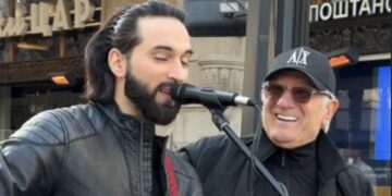 Željko Samardžić zapjevao s uličnim sviračem u Knez Mihajlovoj, prolaznici uživali u nastupu