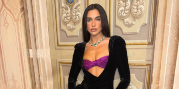 Dua Lipa na Bvlgari zabavi: Duboki izrez, vidljivi grudnjak i haljina koja je podijelila internet