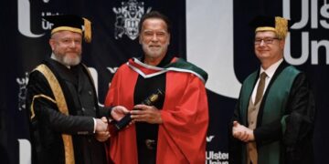 Arnold Schwarzenegger primio počasni doktorat u Belfastu i otkrio kako mu je ovaj grad promijenio život
