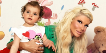 Jelena Karleuša se prisjetila djetinjstva na Uskrs: “Baka je farbala jaja, a ja vrtjela oca oko malog prsta”