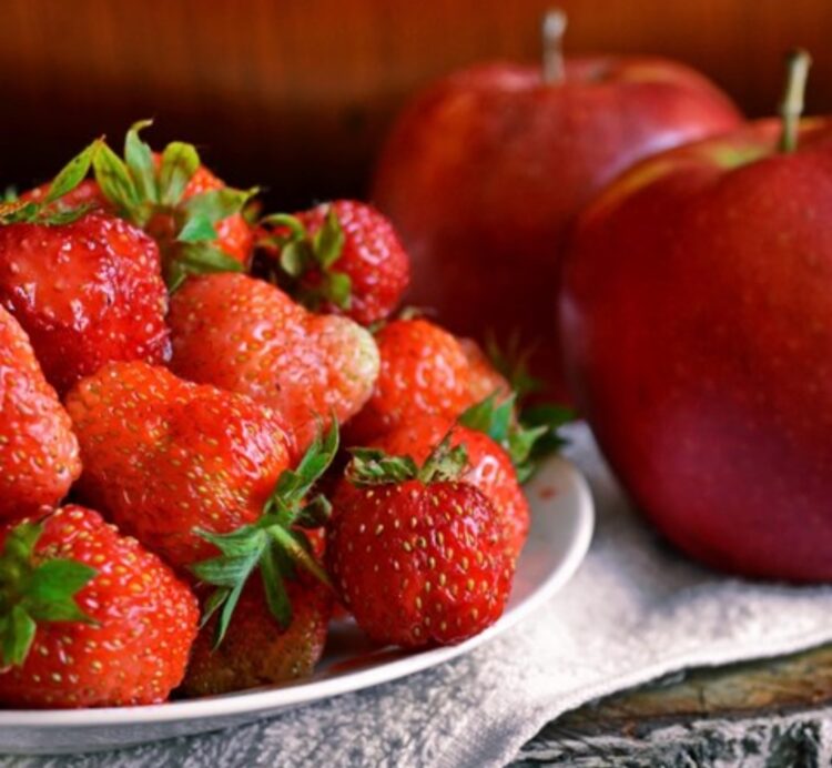 Ovo voće i povrće sadrže najviše pesticida