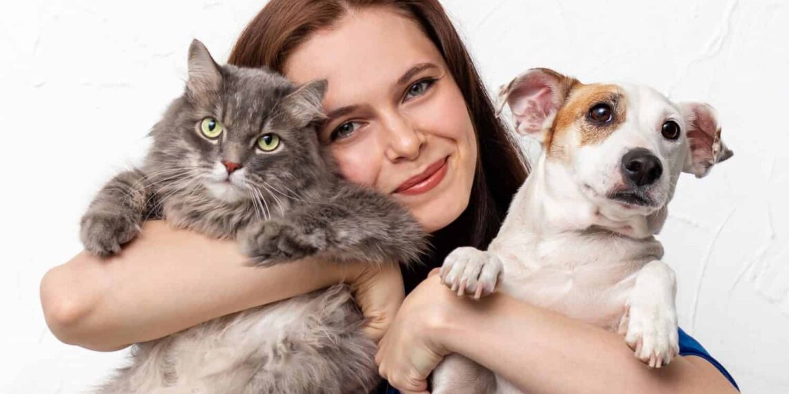 Bježimo li od ljudi u zagrljaj pasa i mačaka?