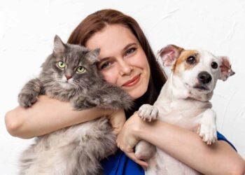 Bježimo li od ljudi u zagrljaj pasa i mačaka?