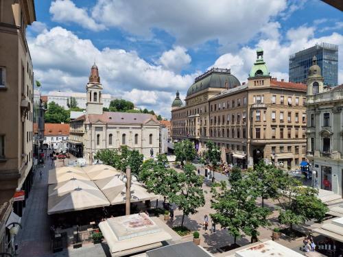 Građani Zagreba prisiljeni na strani jezik u trgovinama, kafićima, restoranima