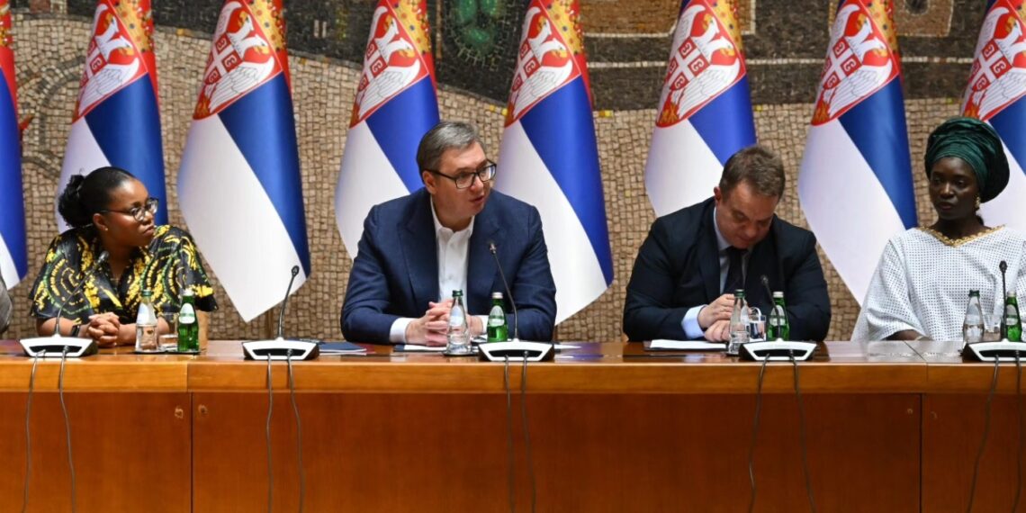 Vučić kupuje Hrvatske, BIH i šire medije!