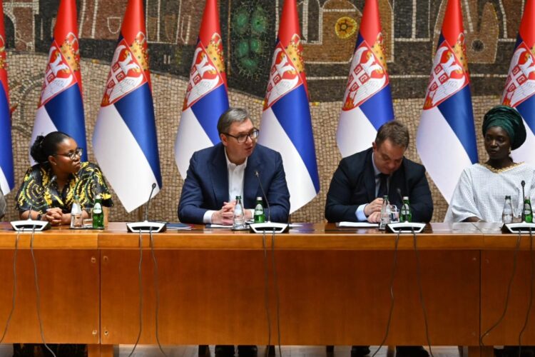 Vučić kupuje Hrvatske, BIH i šire medije!