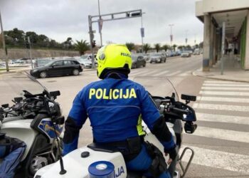 BIJES GRAĐANA NA MEDIJE: “Imenujte kriminalce u plavim odorama!”